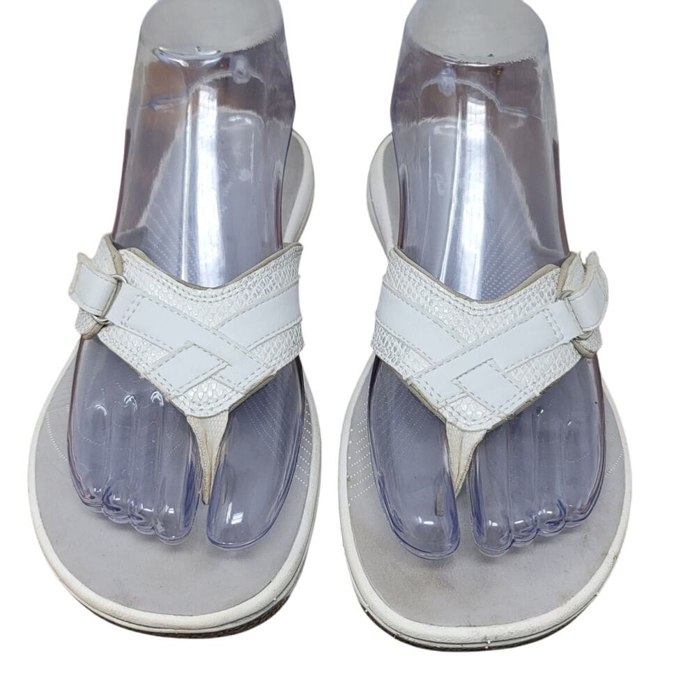 Clarks Cloudsteppers Cushion Soft White Adjustable Flip Flop 6M